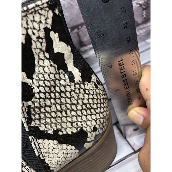 Dr. Scholl’s Chelsea Snake Python Black Ivory Heel Booties Women’s Sz 8M US/38EU - Picture 10 of 16